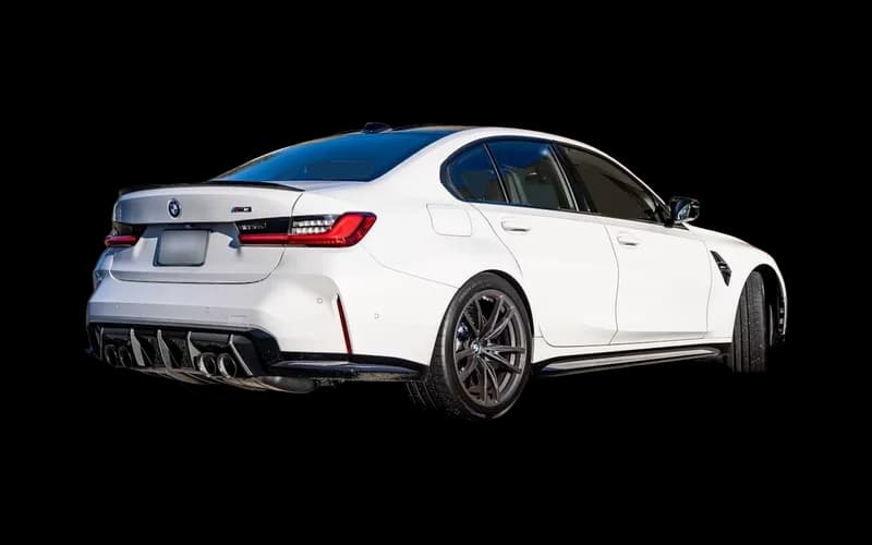 BMW M3 blanche: Sans ombre : la voiture flotte
