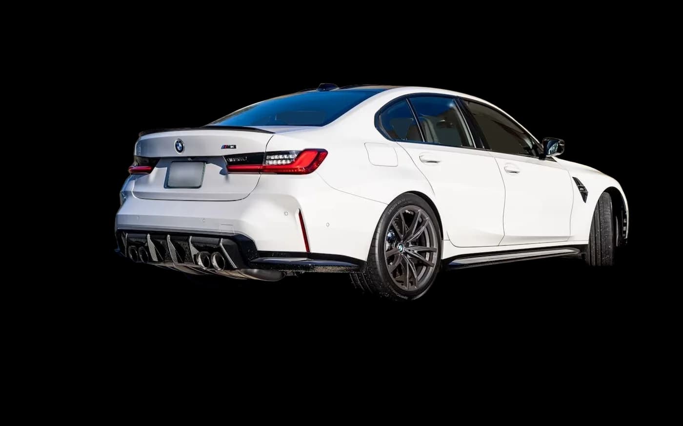 BMW M3 بيضاء: القص فقط